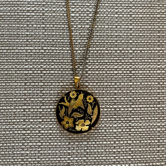 19in Gold tone Vintage Damascene round pendant necklace - Picture 1 of 4